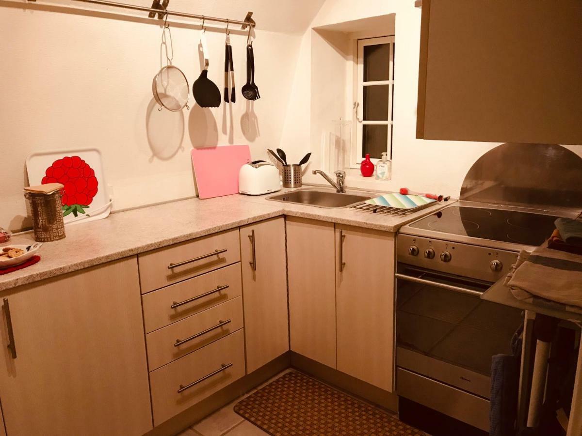 Centralt I Gentofte I 2 Plan, Ved S-Tog Og Busser Esterno foto