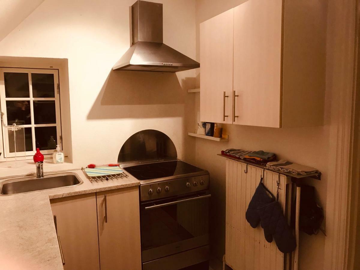 Centralt I Gentofte I 2 Plan, Ved S-Tog Og Busser Esterno foto
