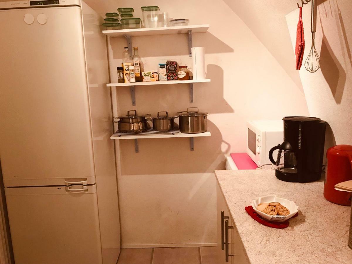 Centralt I Gentofte I 2 Plan, Ved S-Tog Og Busser Esterno foto
