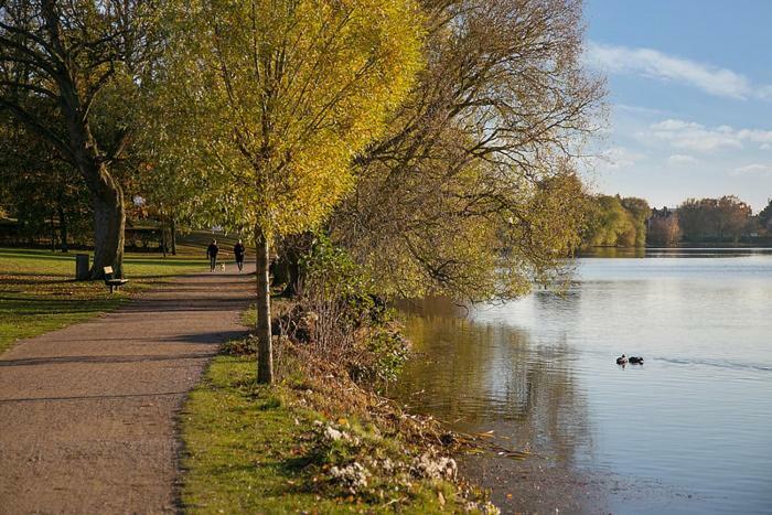 Centralt I Gentofte I 2 Plan, Ved S-Tog Og Busser Esterno foto